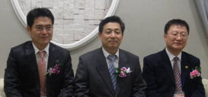 왼쪽부터 이승규 학술이사, 류재준 회장, 황성욱 조직위원장