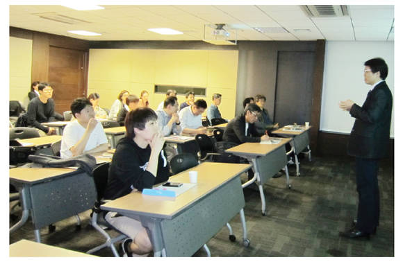 박창진 원장이 일반직 직원 채용 경험을 강연하고 있다. 
