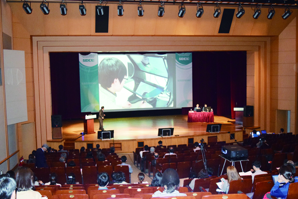 ‘SIDEX 2016’ 학술대회 첫 날인 지난 15일 ‘대한민국 치과학, 미래를 논하다’를 주제로 컨퍼런스가 열렸다.