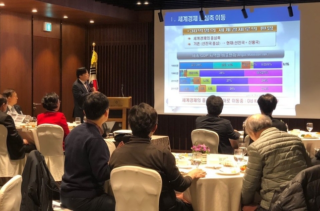 ICD 새해 첫 학술집담회가 지난달 22일 서울클럽에서 열렸다. 안현호 한국산업기술대학교 총장이 한중일 삼국 경제에 대해 강의했다.
