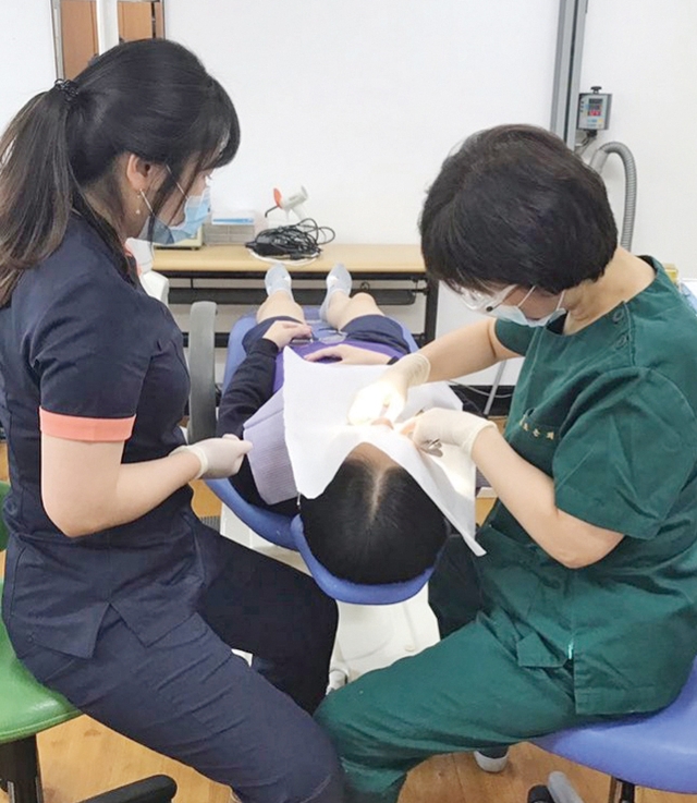 대한여자치과의사회가 지난 6월 20일 정심여자중·고등학교 진료봉사를 진행했다.