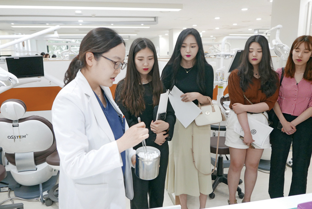 연세치대가 지난 6월 28일 선문대 치위생학과 연계교육을 위한 오리엔테이션 행사를 열었다.<한동현 기자>