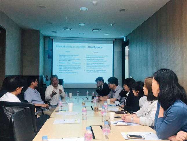 대한구강내과학 교수협의회는 지난 6일 제1회 학술집담회를 열었다. 참석자들이 토론을 하고 있다.<대한구강내과학 교수협의회 제공>