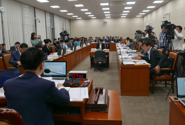 10월 2일 오전 국회의사당 본청에서 열리고 있는 보건복지위원회 2019 국정감사장 전체 모습 <김용재 기자>