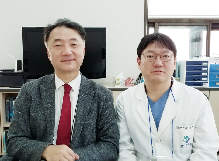 사진 왼쪽부터 이부규 회장, 최병준 총무이사<윤선영 기자>