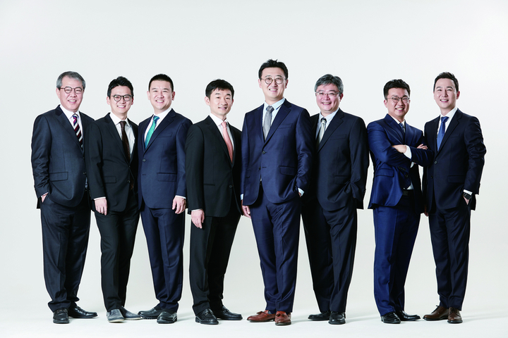 APEX 회원들. 사진 왼쪽부터 김평식, 조성근, 황성연, 이동균, 신동렬, 최성백, 송유석, 유기영 원장.<APEX 제공><br>
