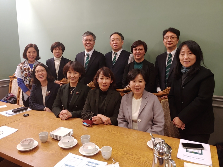이상훈 클린캠프가 지난 2월 28일 대한여자치과의사회 임원단을 만나 여성회원을 위한 정책에 대해 의견을 나눴다. <이상훈 클린캠프 제공>