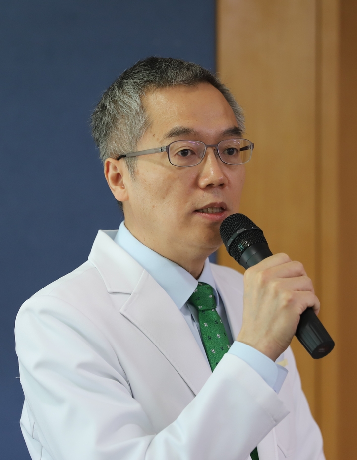 이상훈 협회장이 인사말을 하고 있다.