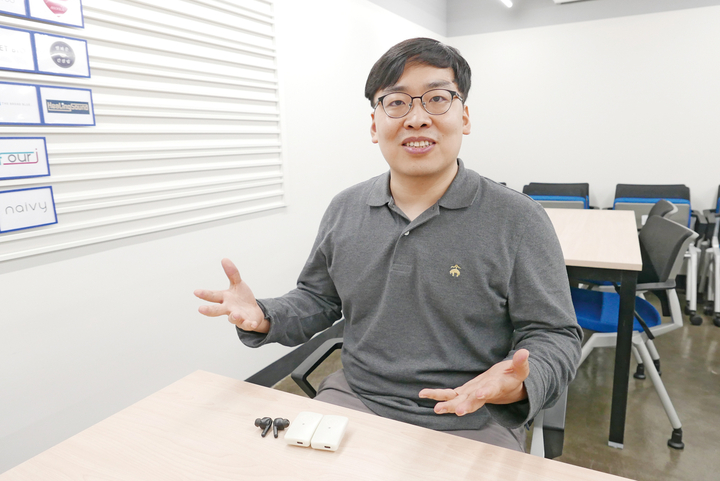 강준구 대표가 '힐링 사운드'에 대해 설명하고 있다.<최상관 기자>