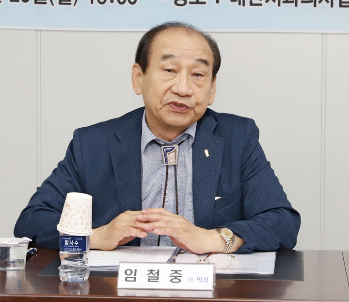 패널로 참석한 임철중 전 치협 대의원총회 의장이 발언하고 있다.<천민제 기자>