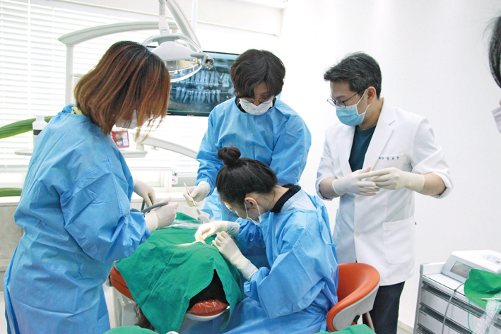 신흥이 지난 5월 17일 ‘A.T.C Basic & Live Surgery 연수회’를 성료했다<신흥 제공>