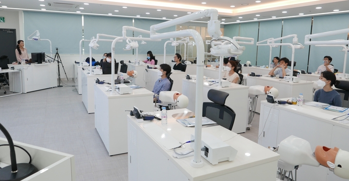 지난 17일 유한양행 치과 트레이닝센터에서 엔도 핸즈온 세미나가 진행됐다.<전수환 기자>