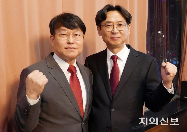 양성현 경기지부 회장 후보자(사진 왼쪽)와 김영준 부회장 후보자가 필승을 다짐하고 있다.<윤선영 기자>