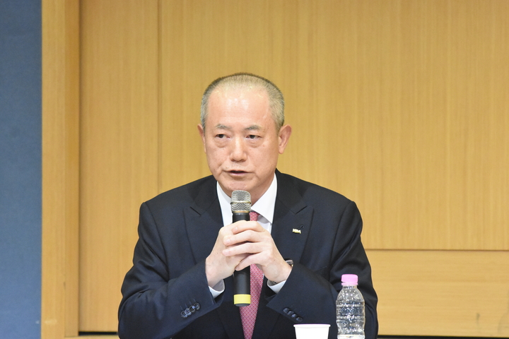 기호2번 박태근 후보가 답변하고 있다. <치의신보 선거팀>