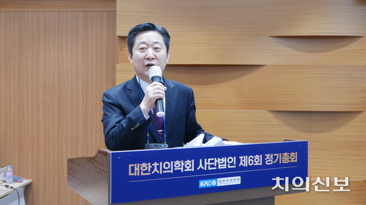 제8대 치의학회 회장으로 당선된 권긍록 교수가 당선 소감을 전하고 있다. <이광헌 기자>