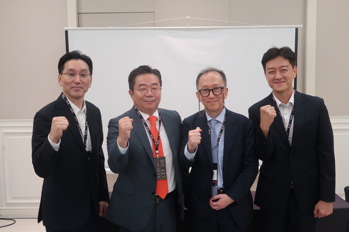 덴티스가 지난 9월 17일 기자간담회를 열고 심포지엄 개최에 관한 소회는 물론, 감사 인사를 전했다.<정현중 기자>