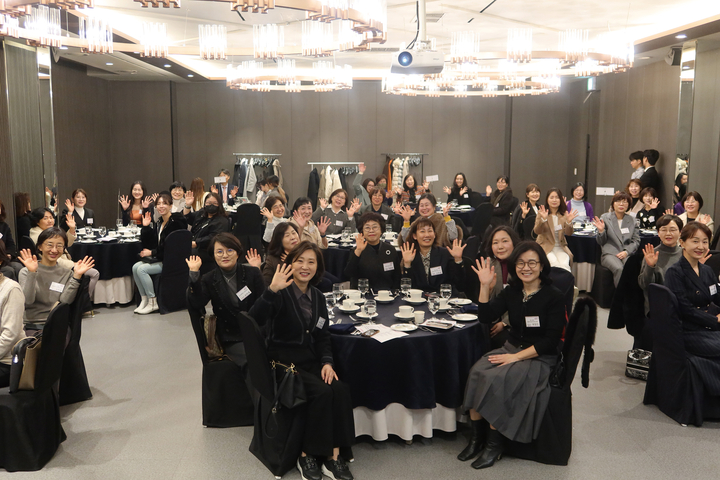 대한여성치과의사회는 지난 18일 서울 더 리버사이드호텔에서 풀뿌리 간담회를 통해 소통의 자리를 가졌다.