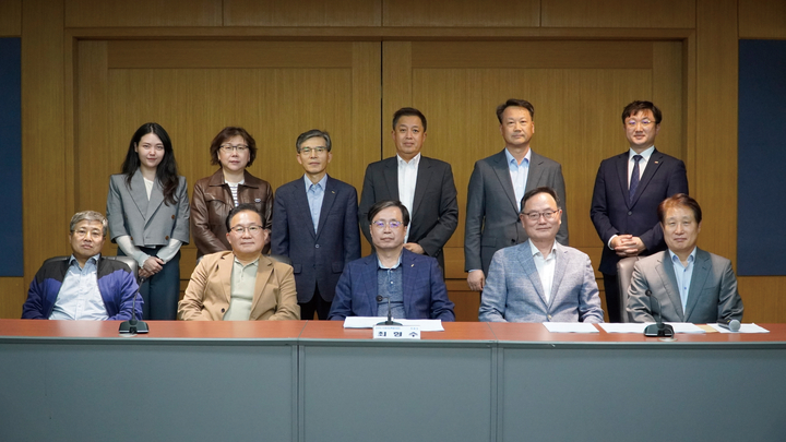 정관 특위가 지난 14일 회의를 열고, 선거 규정 개정안에 관한 의견을 나눴다.