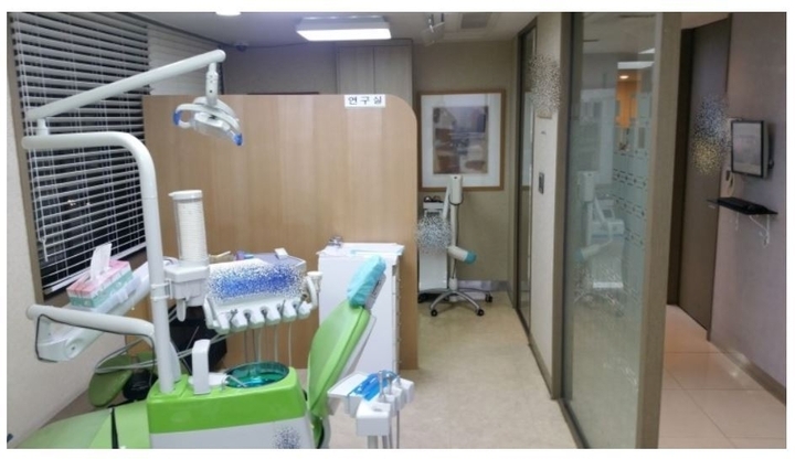 모 컨설팅 업체에서 공개한 치과 내 기업부설연구소 전경. 이처럼 간단한 공간 분리만으로 연구소 설립이 가능하다고 의료기관 및 관계 시설을 현혹한다. 사진은 기사 내용과 관계 없음.<A 컨설팅업체 블로그 캡처>