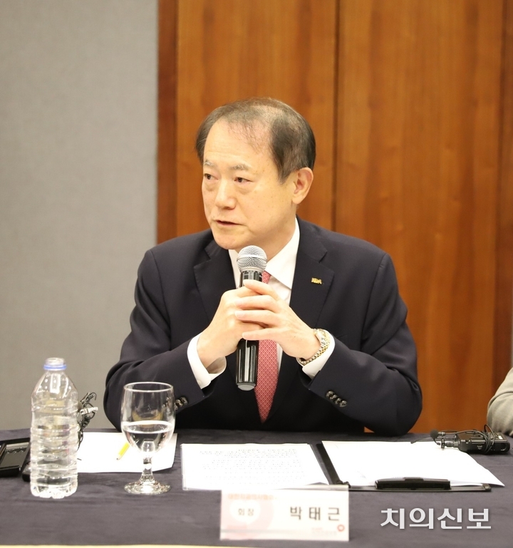 박태근 협회장이 치과계 어려움을 전하며 이를 반영한 현실적 수가 협상을 요청하고 있다. <이광헌 기자>