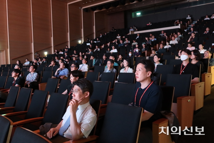 한국임상교정치과의사회는 6월 22일 가톨릭대학교 성모병원에서 제16회 심포지엄을 개최한다. 사진은 지난해 심포지엄 현장.<천민제 기자>