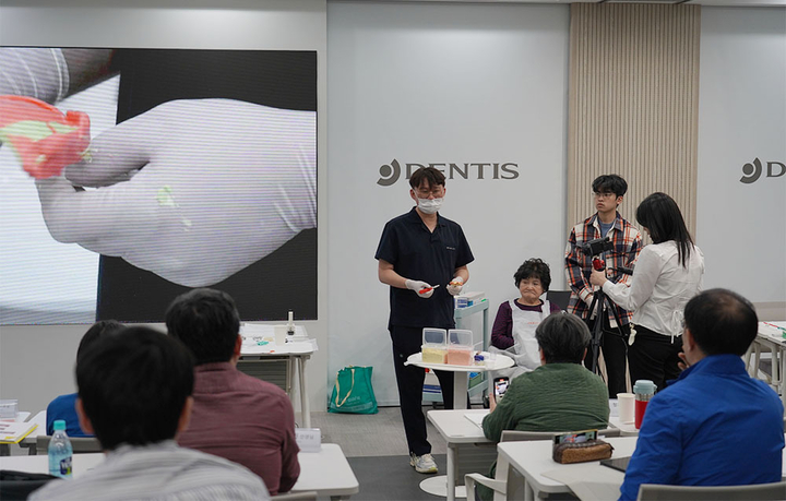 ‘OF DAY DENTURE Hands-on Seminar’가 진행되고 있다.