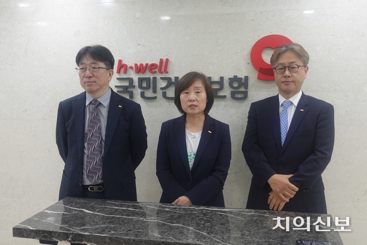 치협과 국민건강보험공단의 2차 수가협상이 지난 5월 22일 진행된 가운데, 치협 수가협상단이 결과를 설명했다. 사진 왼쪽부터 설유석·김수진 보험이사, 함동선 서울지부 부회장.<천민제 기자>