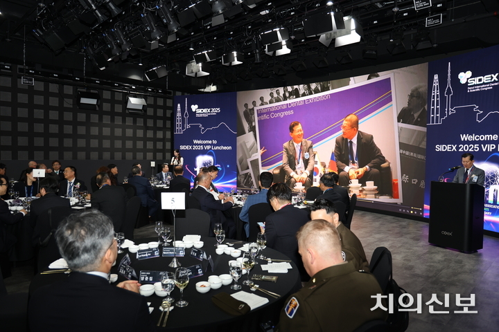 SIDEX 2025 VIP Luncheon에서 강현구 서울지부장이 인사말을 전하고 있다.<정현중 기자>