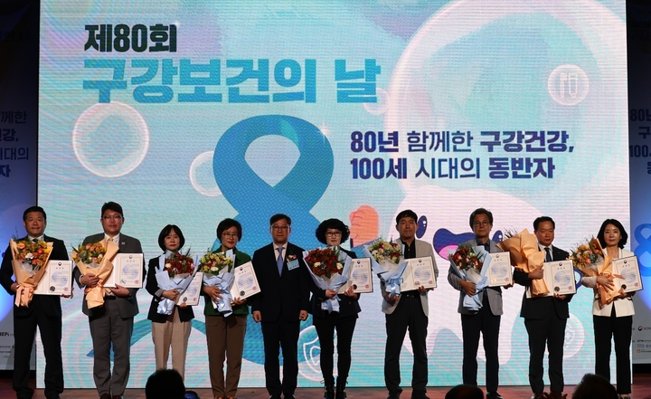 총 63명의 유공자가 보건복지부 장관 표창장을 받았다. <최상관 기자>