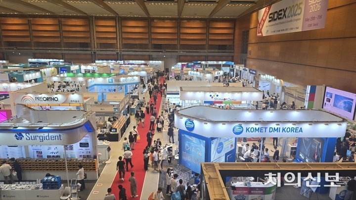 SIDEX 2025 내부 전경. 올해도 SIDEX 2025 참가자가 1만8000명을 기록하는 등 성황리에 마침표를 찍었다.<정현중 기자>