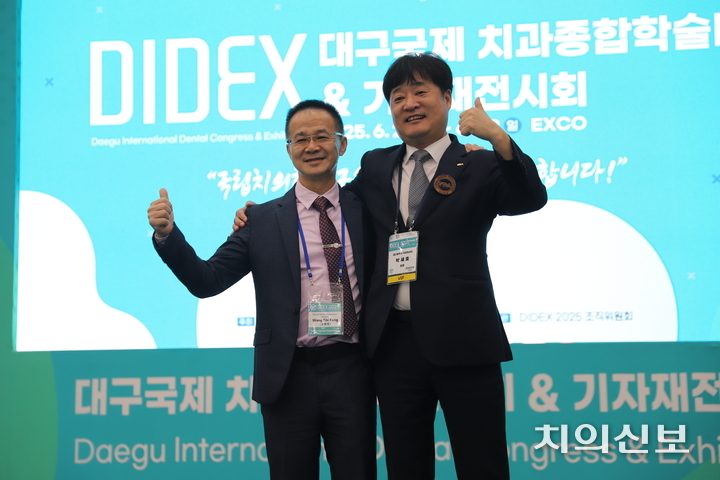 (좌측부터)왕치팡(Wang, Chi-Fang) 타이난치과의사회 회장, 박세호 대구지부장.