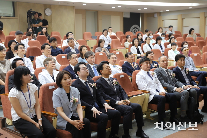 그 밖에 이날 개소식에는 치과·의료계를 비롯한 여러 정·관계 주요 인사들이 참석해 의미를 더했다.