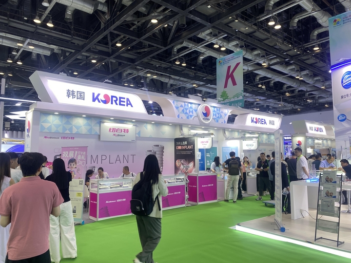 지난 6월 9일부터 12일까지 베이징에서 열린 ‘제29회 Sino-Dental 2025’에서 우리 기업들이 글로벌 시장에서의 위상을 다시 한 번 입증했다.<치산협 제공>