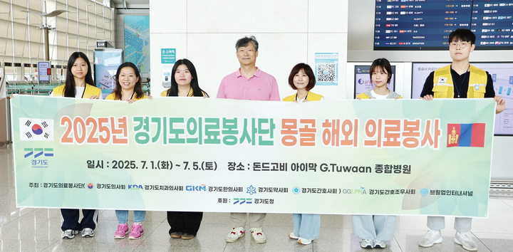 전성원 경기지부장과 경기지부 의료진이 발대식에서 해외 봉사에 대한 마음을 다잡고 있다.