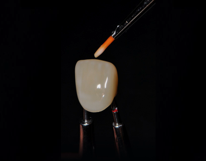 Amber Arte Universal Glaze Paste는 안정적이고 자연스러운 광택을 빠르게 완성한다. <하스 제공>