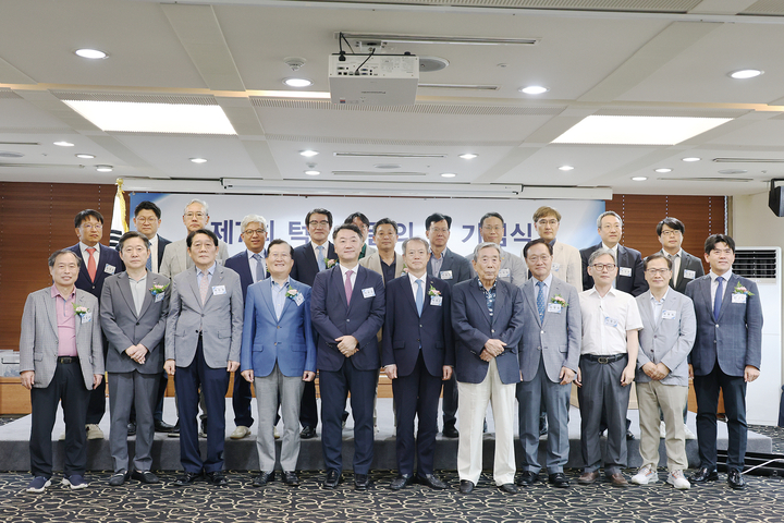 대한구강악안면외과학회가 ‘제7회 턱·얼굴의 날 기념식’을 지난 21일 한국프레스센터 18층 서울클럽에서 개최했다.