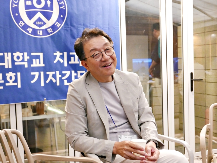 윤홍철 회장이 ‘의미, 재미, 배움이 있는 동문회’를 강조했다.