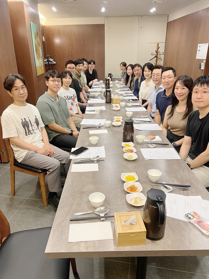 한국성장기치과교정연구회가 이기준 회장 취임 후 첫 이사회를 지난 9일 열었다.