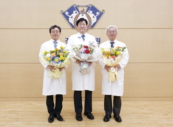 경희의료원은 지난 8월 20일 의생명연구동 제1세미나실에서 경희대학교치과병원장 및 경희대학교병원장 취임식을 개최했다.<경희의료원>