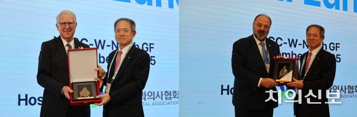 (왼쪽사진) 박태근 협회장이 그렉 채트윅 회장에게 선물을 전달하고 있다. (오른쪽 사진) 박태근 협회장이 니콜라이 샤르코브 차기 회장에게 선물을 전하고 있다. <이광헌 기자>