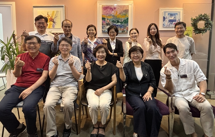한국미용치과협회 이사진이 기념촬영을 했다. <한국미용치과협회 제공>