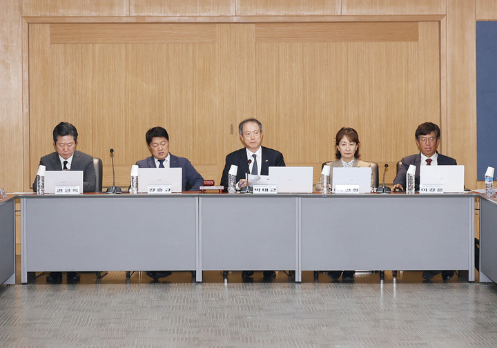 치협은 지난 16일 치협 회관 4층 대회의실에서 2025 회계연도 제5회 정기이사회를 열고 주요 현안을 검토 의결했다.