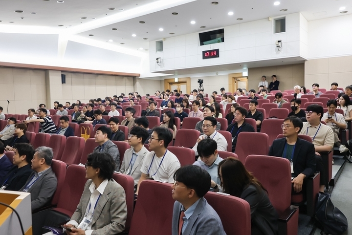 심미치과학회 38주년 정기학술대회가 오는 11월 16일 서울 코엑스에서 개막한다. 사진은 지난 학술대회 현장.<심미치과학회>