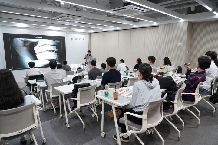 덴티스 OF ‘PROSTHESIS SEMINAR’가 진행되고 있다.<덴티스 제공>
