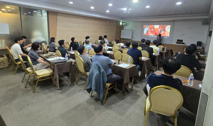 네오가 지난 9월 개최한 ALX 세미나가 전국 치과의사들의 뜨거운 호응을 얻으며 성황리에 마무리됐다.<네오 제공>