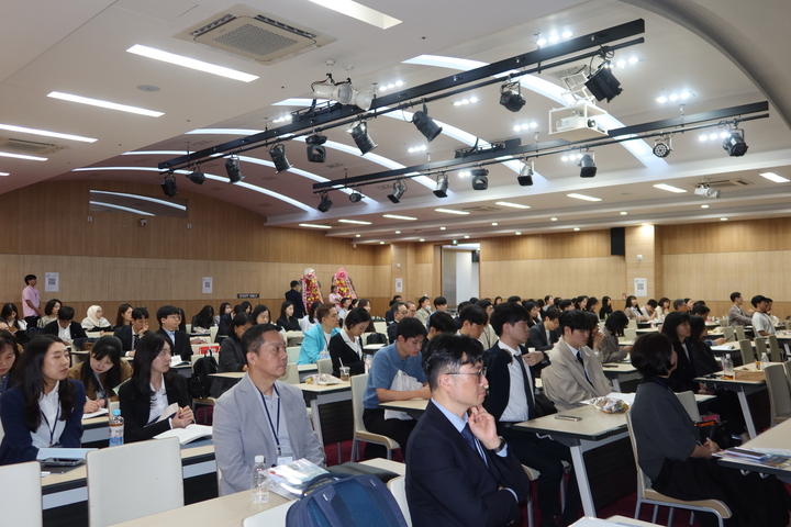 대한소아치과학회가 ‘2025 추계학술대회 및 제59회 전공의 학술대회’를 지난 17~18일 원광대학교 WM관과 원광대학교 치과대학 제2치학관 손외수홀에서 개최했다.