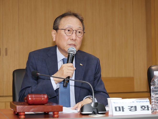마경화 협회장 직무대행이 인사말을 하고 있다.
