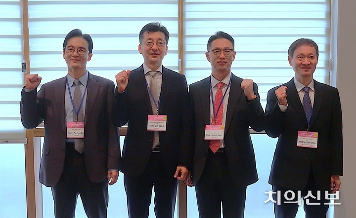 김진우 회장을 비롯해 박성원 차기회장, 서덕규 총무이사, 황윤찬 학술이사가 기자간담회에서 학술대회 현황을 브리핑하고, 개최 소회를 전했다.<정현중 기자>