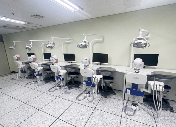 경희치대가 교육부 대학혁신지원사업을 통해 학생들의 임상 술기 역량 강화를 목적으로 한 ‘HELPERS 자율실습실’을 구축했다.<경희치대>