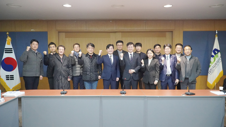 법제위원회는 지난 1월 치협 회관에서 치과의료감정원 설립을 위한 일환으로 서울중앙지방법원과 간담회를 갖는 등 임기 동안 치과계 의료질서를 확립하는데 힘을 기울였다.